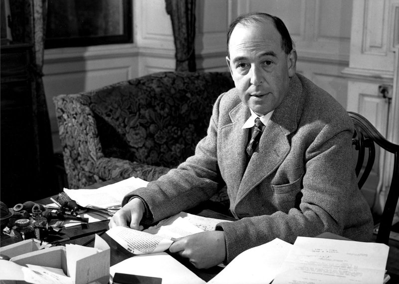 Fame Christian apologist C.S. Lewis in a studio
